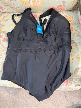 Cupshe Black Scallop-Trim One-Piece Swimsuit NWT